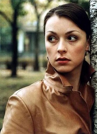 Серіал Півкроку до сім'ї онлайн / Полшага до семьи смотреть онлайн